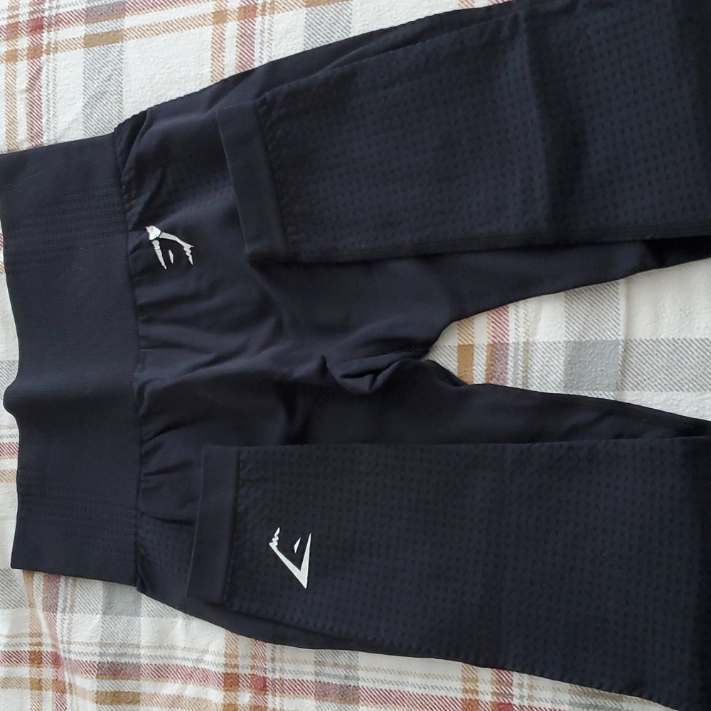 Gym share leggings